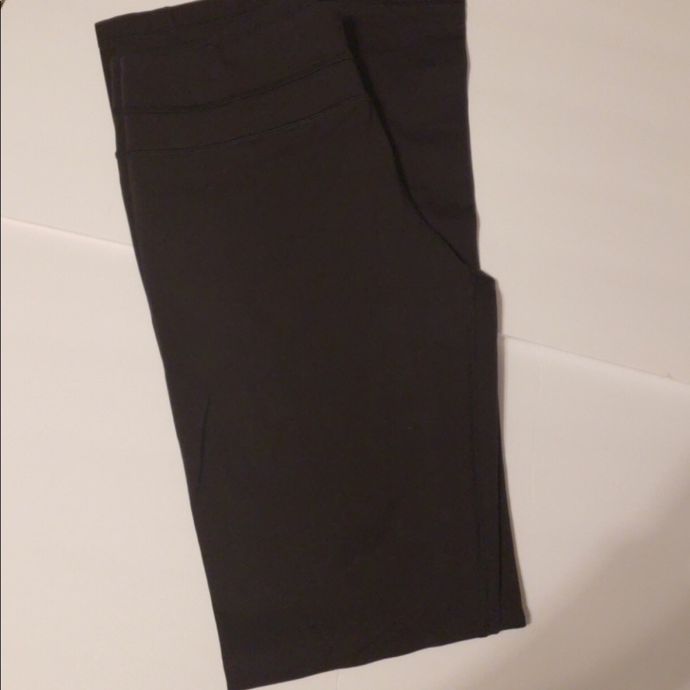 Lululemon workout pants.